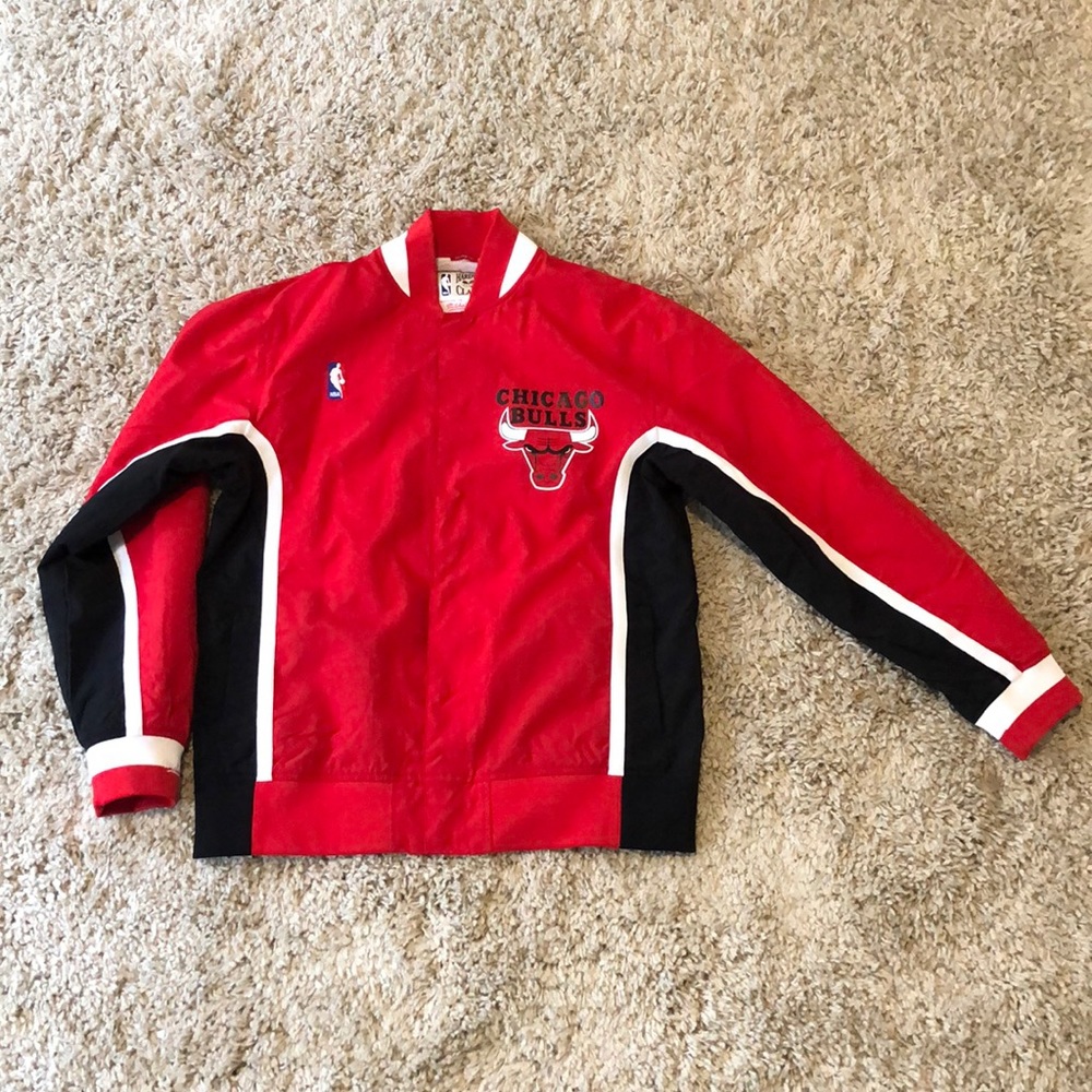 Mitchell & Ness Chicago Bulls warm-up jacket